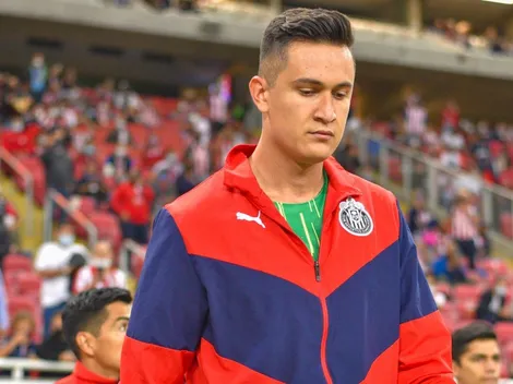 Los dos jugadores que tienen pie y medio fuera