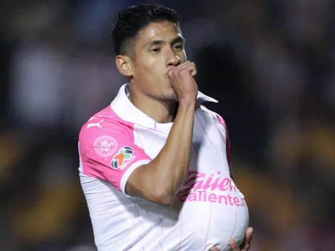 Uriel Antuna marca el gol de Chivas frente a Tigres