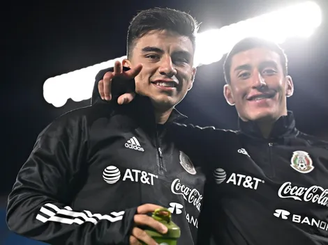 Jugadores de Chivas a escena con el Tri