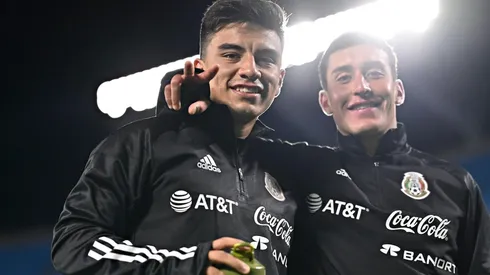 Jugadores de Chivas a escena con el Tri