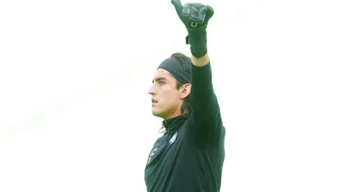 Carlos Acevedo en un partido con León