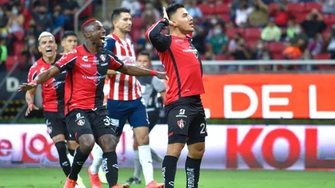 Aldo Rocha celebrando el gol ante Chivas