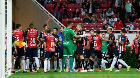 ¿Chivas fue robado frente al Atlas?