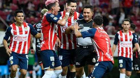 ¿Arbitraje contra Chivas? Polémicas expulsiones de Mier y Chicote
