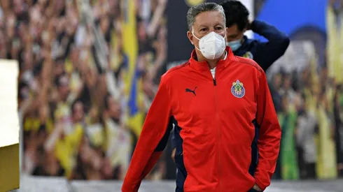 Ricardo Peláez en un partido con Chivas