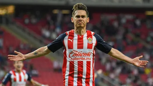 Jesús Angulo en un partido con Chivas