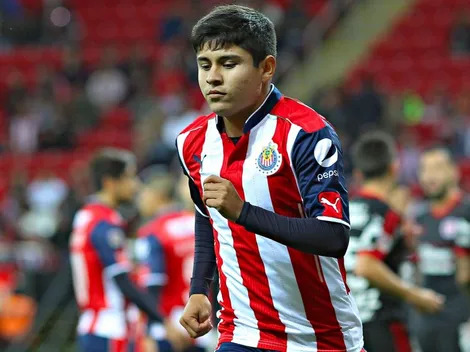 ¡Chivas lo extraña! Chofis celebra 27 años en la cima