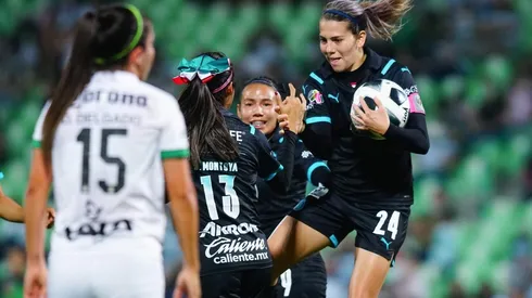 Chivas, aunque perdió con Santos, sigue en puestos de clasificación directa a la Liguilla.