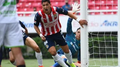 Zaldívar suma dos anotaciones.