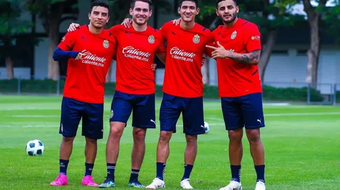 Así podría formar Chivas con los medallistas vs. Santos