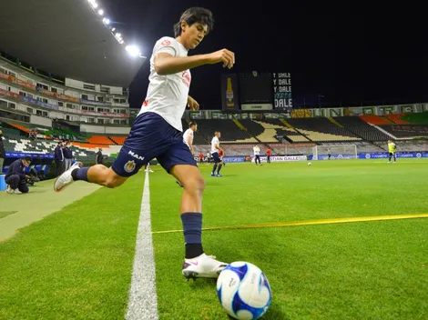 Captan a JJ Macías jugando golf con todo y su lesión