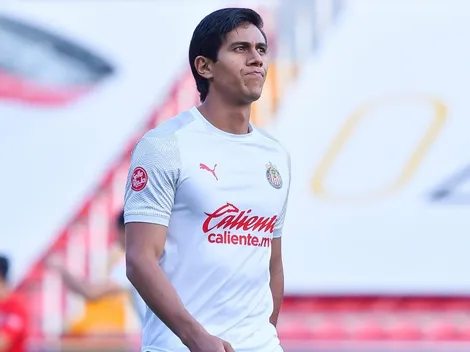 ¿Se complica la salida de Macías de Chivas?