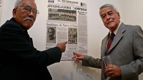 Sabas Ponce (derecha) ganó 17 títulos con Chivas.