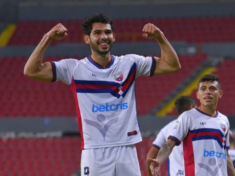 Chivas ya negocia con Vladimir Moragrega