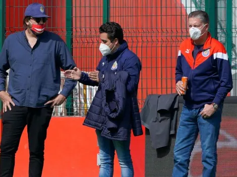 ¿Meten presión? Vergara y Peláez presenciaron el entrenamiento