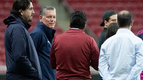 La dirigencia de Chivas no tomará una decisión hasta el siguiente torneo.