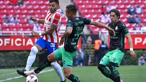 Alexis Vega tuvo una jugada clara que terminó en el poste.