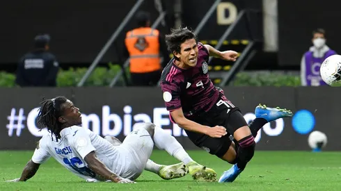 Macías marcó el penalti con el que empataron a Honduras.