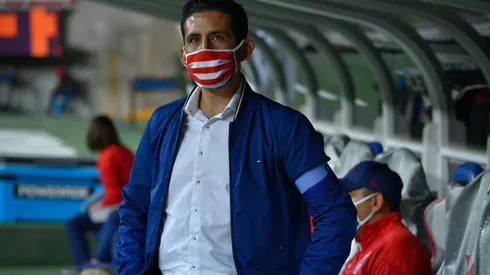 Mejía no ha logrado gana ningún Clásico como DT de Chivas.