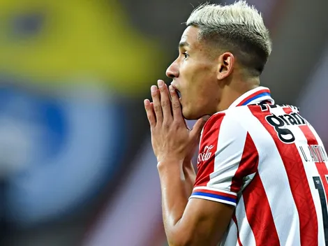 Esposa de Antuna lo consuela, tras fracaso en el Clásico