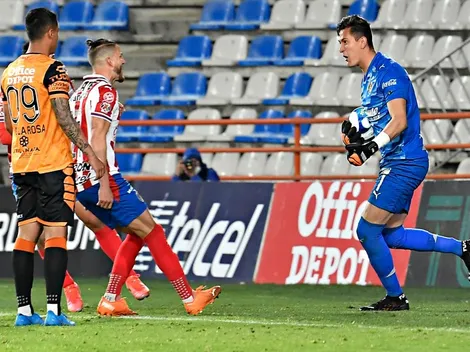 Gudiño ataja penal y es figura | Video