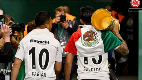Frankfurt publicó una imagen con Marco Fabián y Carlos Salcedo tras conquistar la Copa de Alemania