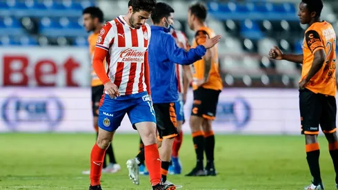 Antonio Briseño fue uno de los incluidos en la zaga para intentar blindar el sector, pero Chivas no ha podido