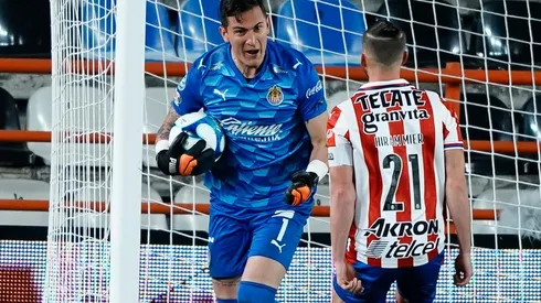 Gudiño salvó a las Chivas de una durísima derrota en Pachuca