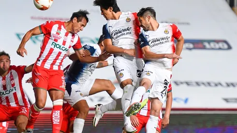 Peralta augura un futuro brillante en el viejo continente a su compañero José Juan Macías