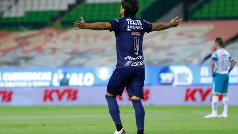 Macías anotó su tercer gol del semestre y noveno de la temporada con Chivas