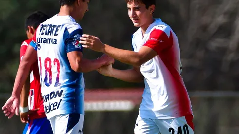 Pérez Bouquet (249) aún porta numeración de Sub-17 en su primer torneo con la Sub-20 y sería el heredero del dorsal 10 en Chivas