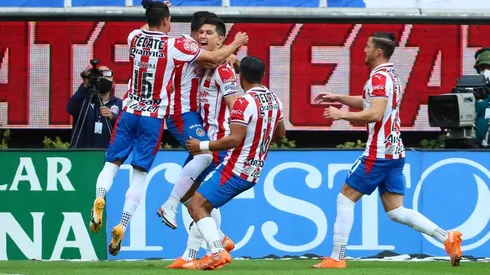 Molina anotó de cabeza su primer gol del 2021 para las Chivas y el 30 de su carrera