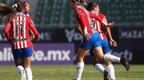 Alicia Cervantes anotó el gol del empate antes de culminar el primer tiempo y un penal concretado por Carolina Jaramillo selló el triunfo