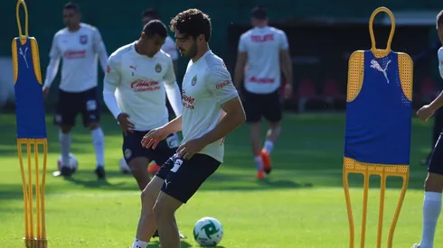 Hasta cuándo tiene tiempo Chivas para buscar refuerzos