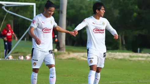 Chivas venció a Santos Laguna con un gol de José Juan Macías en las instalaciones del hotel de concentración en Playa del Carmen