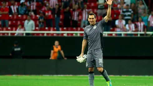 Cota siempre recibe muestras de cariño y apoyo en sus visitas con León a Chivas en el Estadio Akron