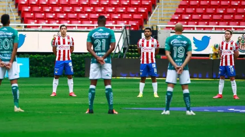 Vucetich mantiene su formación tradicional casi intacta en Chivas pese a las ausencias para este duelo ante León