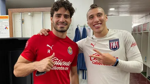 Antonio Briseño sometió a Luis Olivas a la novatada.