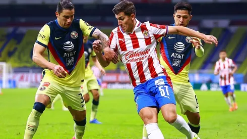 Adrián Villalobos tuvo su debut absoluto en Chivas ante el América por la Liguilla