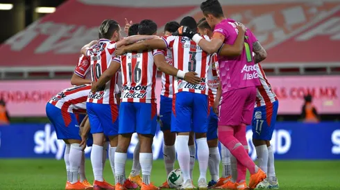 Vucetich mantiene su formación tradicional casi intacta en Chivas pese a las ausencias para este duelo ante América