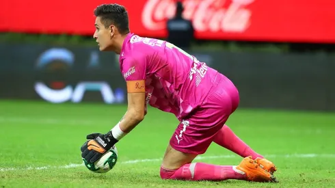 Gudiño se mostró muy solvente en su arco durante el partido de ida del Clásico Nacional en esta Liguilla