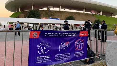 Los aficionados que ingresaron al Estadio Akron debieron cumplir un circuito sanitario y un estricto protocolo