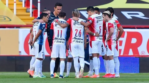 Chivas recibe este sábado a Necaxa con una alineación alternativa ante las bajas de Vega y Macías