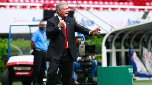 Vucetich sigue ausente de los entrenamientos con Chivas.