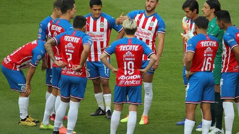 Cadena mantiene la formación de Vucetich casi intacta en Chivas pese a los apartados para este duelo con Monterrey