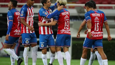 Jesús Angulo anota el tercer gol de Chivas en este partido ante Monterrey