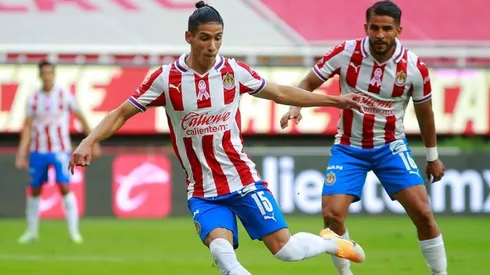 Chivas confirma playera para visitar a Pumas en la Liga MX.