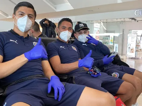 Gallito viajó con Chivas tras vencer al coronavirus