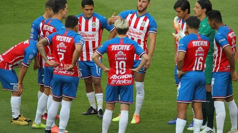 Chivas visita este sábado a Pumas con una alineación que presenta variantes tras los contagios del cuerpo técnico y la lesión de Macías