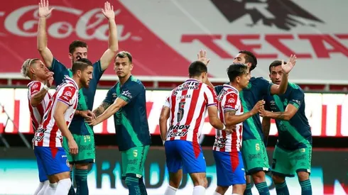 Chivas se complica para sacar resultados ante líderes de la Liga MX.